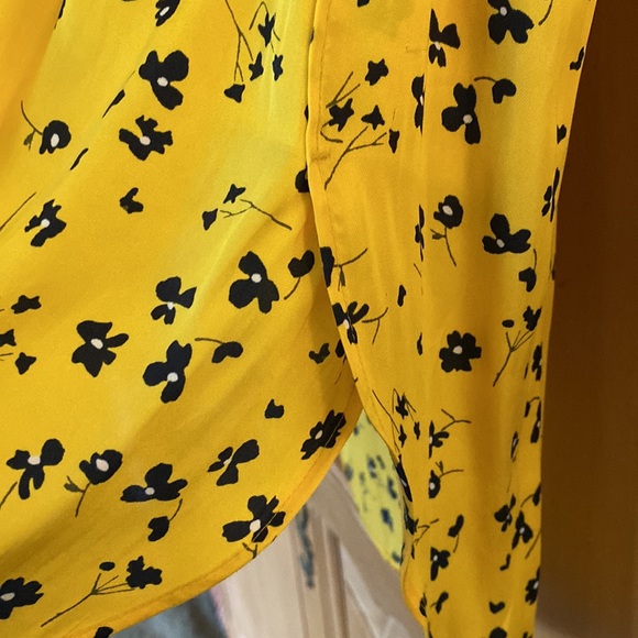 Banana Republic Blouse Size XS - Picture 3 of 3